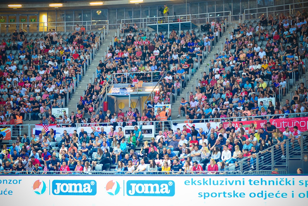 U doista sjajnoj atmosferi koju je stvorilo oko 5000 navijača iz cijele Hrvatske, naši su rukometni reprezentativci remizirali sa Švedskom i to s rezultatom 25-25. Bila je to ‘kaubojima’ pretposljednja pripremna utakmica uoči Olimpijskih igara