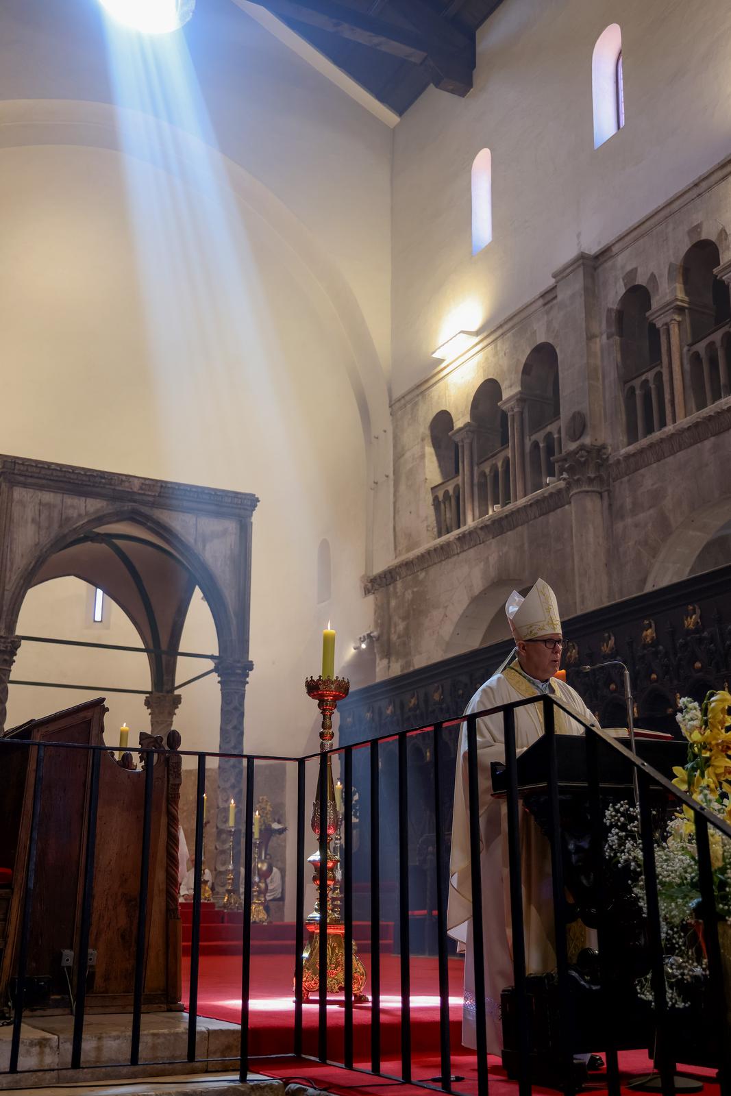 Uskršnja misa, katedrala Svete Stošije Uskršnja misa, katedrala Svete Stošije