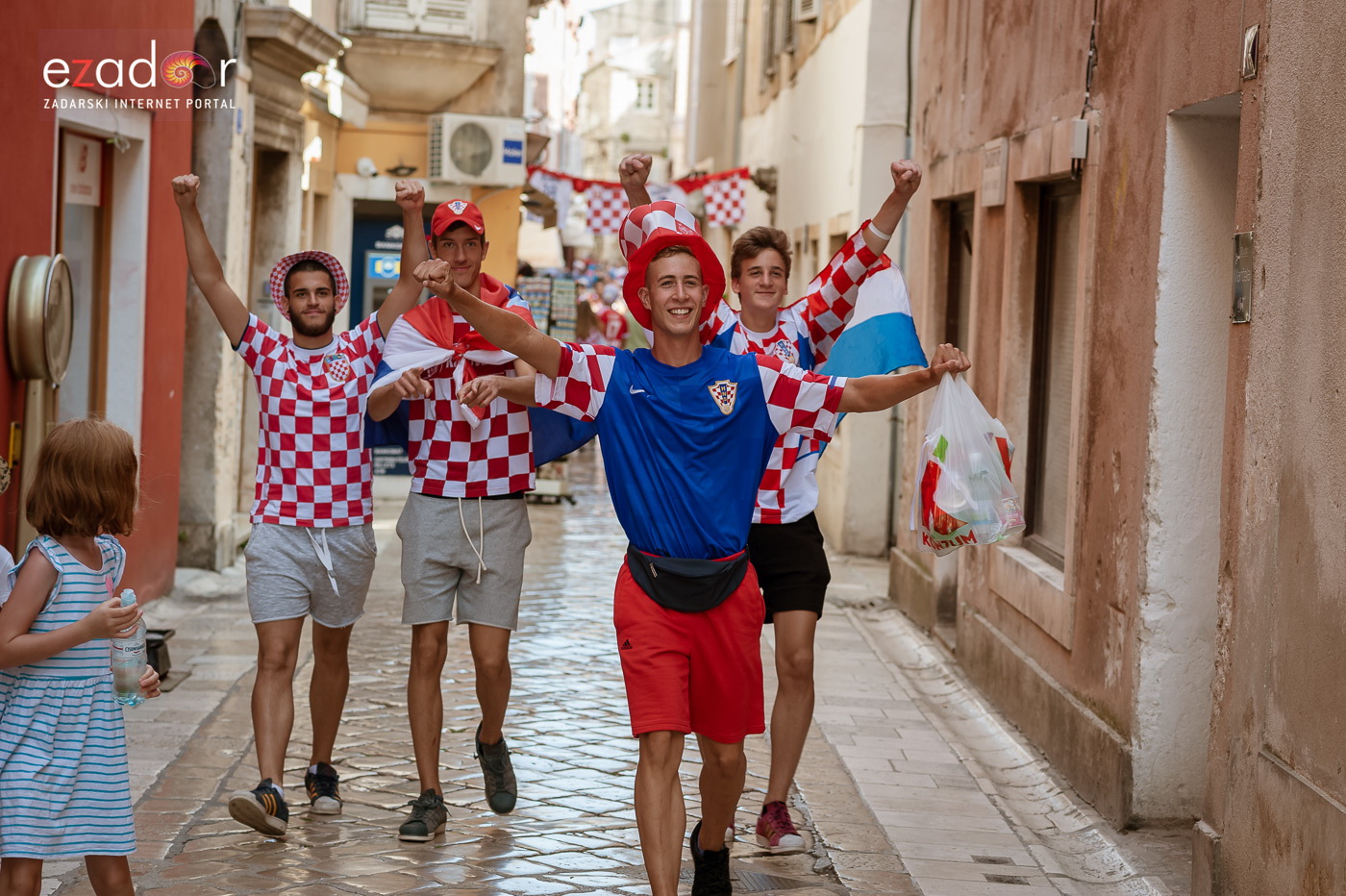 Navijačko ludilo u Zadru za vrijeme i nakon finala Svjetskog prvenstva Navijačko ludilo u Zadru za vrijeme i nakon finala Svjetskog prvenstva