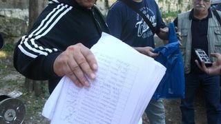 Zacetnici inicijative vracanja imena Kalelarga Sirokoj ulici spalili su sve prikupljene potpise gradjana nakon sto nisu naisli na razumijevanje gradskih vlasti. Photo: Dino Stanin/PIXSELL Zacetnici inicijative vracanja imena Kalelarga Sirokoj ulici spalili su sve prikupljene potpise gradjana nakon sto nisu naisli na razumijevanje gradskih vlasti. Photo: Dino Stanin/PIXSELL