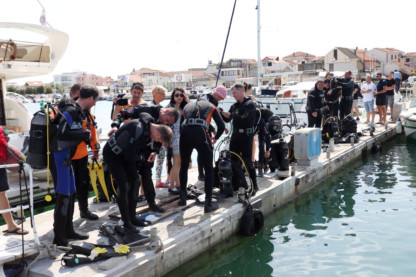 Šest veleposlanika čistilo morsko dno kod Murtera