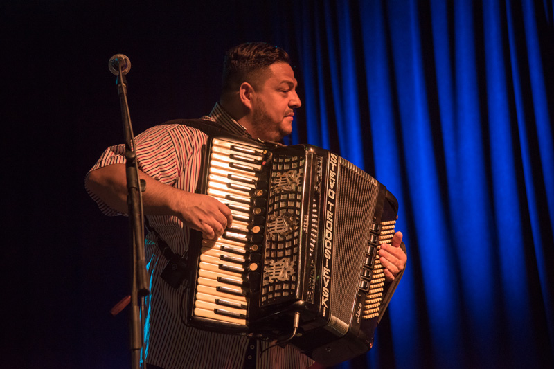 Esma Redžepova, prateći bend Folk Masters i gost Ibus Ibraimovski @ Arsenal Zadar Esma Redžepova, prateći bend Folk Masters i gost Ibus Ibraimovski @ Arsenal Zadar