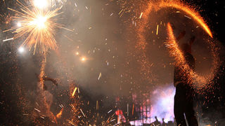 Slavonski Brod, 090509.
I druge veceri na Mega bikers susretima okupilo se oko 20 000 posjetitelja na plazi Poloj uz Savu. Zvjezde veceri bili su kultni britanski band Uriah Heep. Osim njih na susretima nastupili su Van Gogh, Opca opasnost, Hard time, tri Slavonski Brod, 090509.
I druge veceri na Mega bikers susretima okupilo se oko 20 000 posjetitelja na plazi Poloj uz Savu. Zvjezde veceri bili su kultni britanski band Uriah Heep. Osim njih na susretima nastupili su Van Gogh, Opca opasnost, Hard time, tri