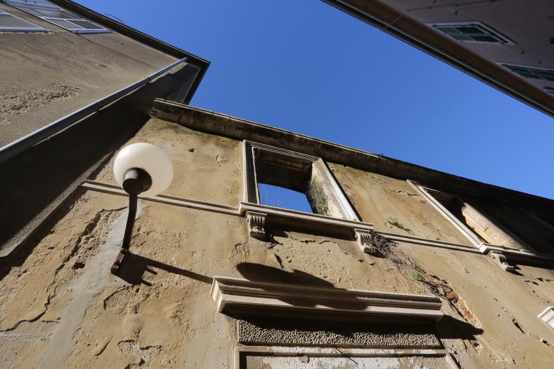 06.11.2013., Zadar – Dotrajale fasade na zgradama u centru grada. Photo: Filip Brala/PIXSELL 06.11.2013., Zadar – Dotrajale fasade na zgradama u centru grada. Photo: Filip Brala/PIXSELL