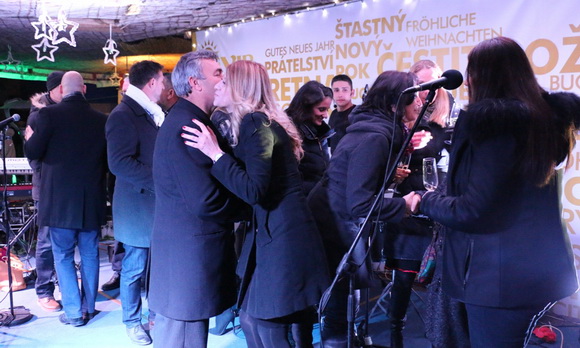 Virani 2016. godinu dočekali uz Lidiju Bačić, Leteći odred i spektakularan vatromet Virani 2016. godinu dočekali uz Lidiju Bačić, Leteći odred i spektakularan vatromet