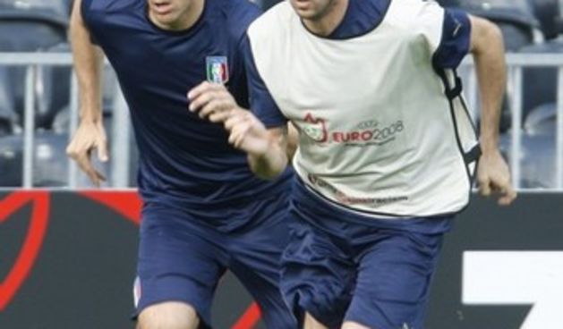 Toni i Barzagli na treningu (Foto:reuters@daylife.com)