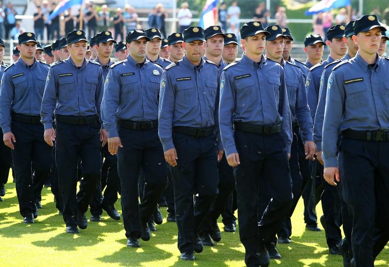 Svečano postrojavanje na stadionu u Kranjčevićevoj u povodu Dana Oružanih snaga Republike Hrvatske. Foto. PIXSELL Svečano postrojavanje na stadionu u Kranjčevićevoj u povodu Dana Oružanih snaga Republike Hrvatske. Foto. PIXSELL