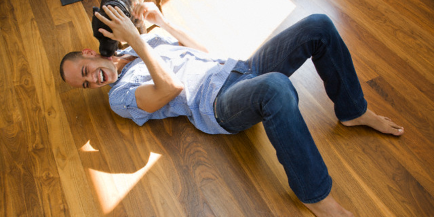 Bliskiji smo s kućnim ljubimcem nego s partnerom, muškarac, pas (Tportal.hr)