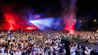 Mišo Kovač i prijatelji na Starom placu u Splitu Mišo Kovač i prijatelji na Starom placu u Splitu