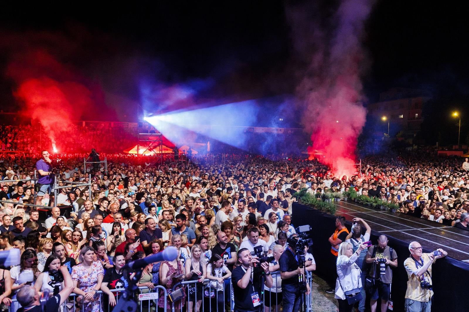 Mišo Kovač i prijatelji na Starom placu u Splitu Mišo Kovač i prijatelji na Starom placu u Splitu