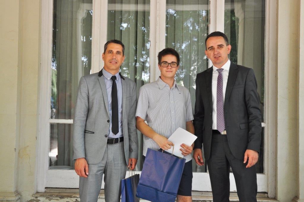Zamjenik župana primio nagrađene učenike Zamjenik župana primio nagrađene učenike