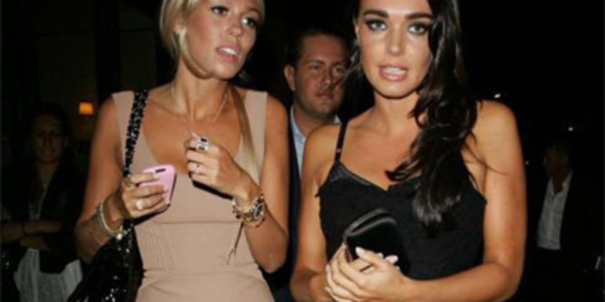 Sestre Ecclestone izbacile duge noge (Tportal.hr) Sestre Ecclestone izbacile duge noge (Tportal.hr)