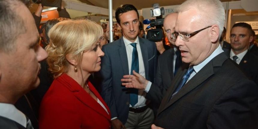 Krapina – Predsjednik Republike Hrvatske dr. Ivo Josipovic posjetio je Krapinu povodom Tjedna kajkavske kulture.Susret Ive Josipovica i Kolinde Grabar Kitarovic na Zagorskom gospodarskom zboru prilikom kojeg su razmjenili nekoliko recenica. Photo: Matija Krapina – Predsjednik Republike Hrvatske dr. Ivo Josipovic posjetio je Krapinu povodom Tjedna kajkavske kulture.Susret Ive Josipovica i Kolinde Grabar Kitarovic na Zagorskom gospodarskom zboru prilikom kojeg su razmjenili nekoliko recenica. Photo: Matija