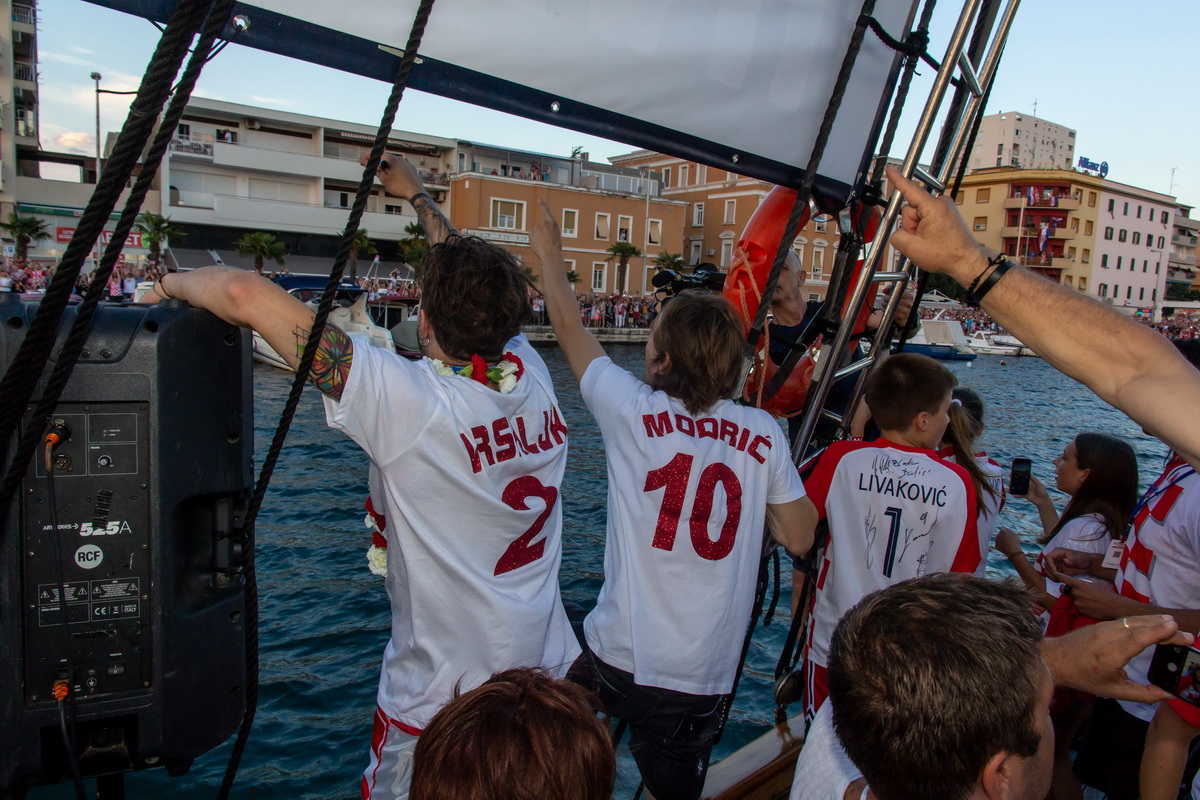 Veličanstven doček četvorice zadarskih Vatrenih od Gradskog mosta do Foruma
