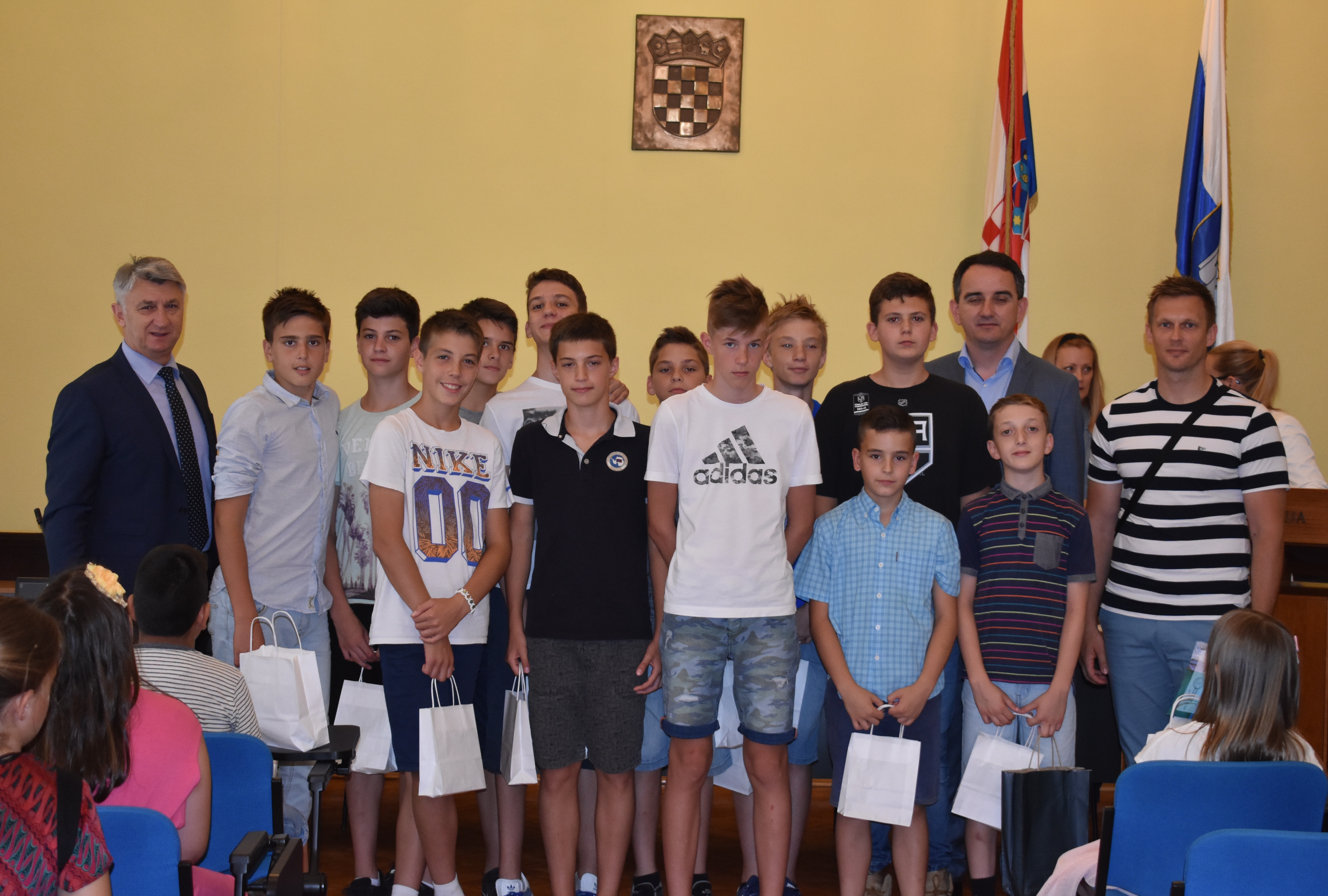 Župan ugostio nagrađene učenike osnovnih i srednjih škola Župan ugostio nagrađene učenike osnovnih i srednjih škola