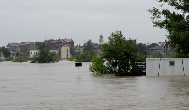 Srbija: nastavljena evakuacija Obrenovca, spasioci izvlače i tijela nastradalih, foto; pixsell.hr