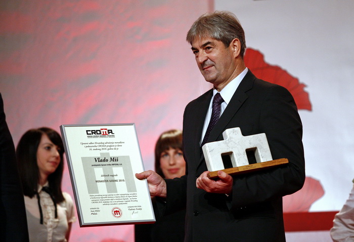 Zagreb, 161110.
U hotelu Westin odrzan je 20. susret CROMA 2010, na kojm su dodijeljene nagrade za najbolje menadzere i poduzetnike u ovoj godini. Dodijeljeno je 14 nagrada i plaketa.
Na slici: dobitnik nagrade Vlado Mis, Imperial d.d., Rab.
Foto: Neja Ma Zagreb, 161110.
U hotelu Westin odrzan je 20. susret CROMA 2010, na kojm su dodijeljene nagrade za najbolje menadzere i poduzetnike u ovoj godini. Dodijeljeno je 14 nagrada i plaketa.
Na slici: dobitnik nagrade Vlado Mis, Imperial d.d., Rab.
Foto: Neja Ma
