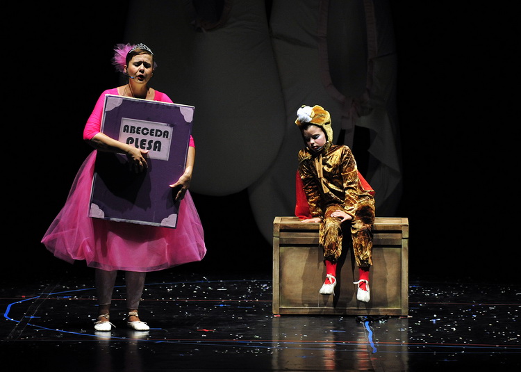 HNK Zadar: Plesna udruga Festa – “Izašli iz priče (a netko i iz papučice)”, Foto: Željko Karavida HNK Zadar: Plesna udruga Festa – “Izašli iz priče (a netko i iz papučice)”, Foto: Željko Karavida