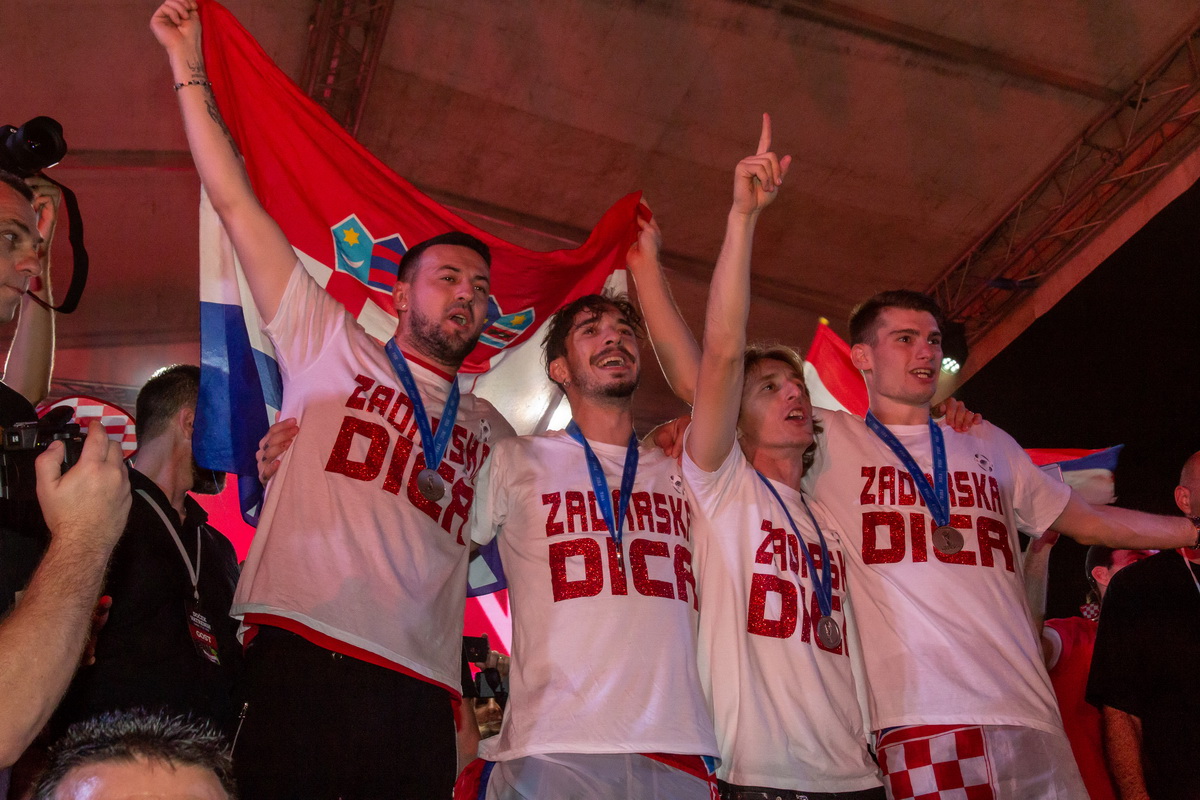 Veličanstven doček četvorice zadarskih Vatrenih od Gradskog mosta do Foruma