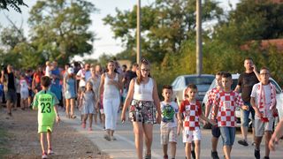 U rodnom Nadinu priređen doček za srebrnog reprezentativca Šimu Vrsaljka