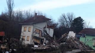 Hrvatska Kostajnica: u odronu stijene potpuno uništeno sedam kuća