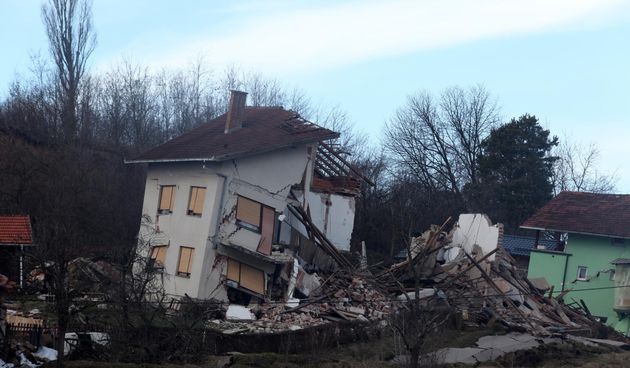 Hrvatska Kostajnica: u odronu stijene potpuno uništeno sedam kuća
