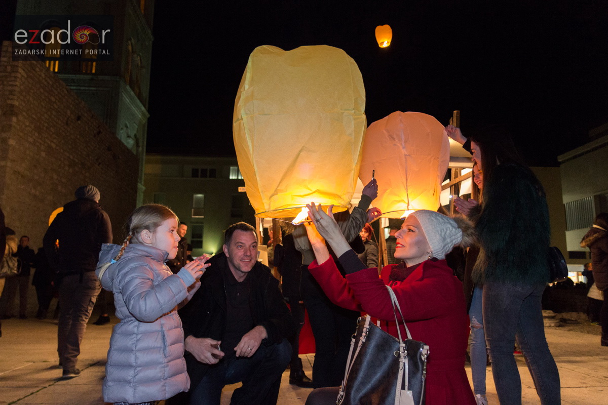 Humanitarni svjetlosni spektakl “Zaželi ljubav” na zadarskom Forumu, 18. veljače 2017. Humanitarni svjetlosni spektakl “Zaželi ljubav” na zadarskom Forumu, 18. veljače 2017.