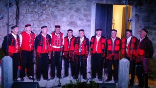 U subotu, 16. srpnja, na Kaštelu Benković u Benkovcu, u sklopu Benkovačkog kulturnog ljeta održan je “9. Etno festival – Benkovac 2016.” U subotu, 16. srpnja, na Kaštelu Benković u Benkovcu, u sklopu Benkovačkog kulturnog ljeta održan je “9. Etno festival – Benkovac 2016.”