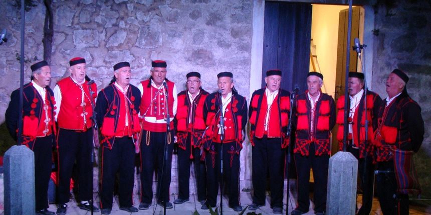 U subotu, 16. srpnja, na Kaštelu Benković u Benkovcu, u sklopu Benkovačkog kulturnog ljeta održan je “9. Etno festival – Benkovac 2016.”