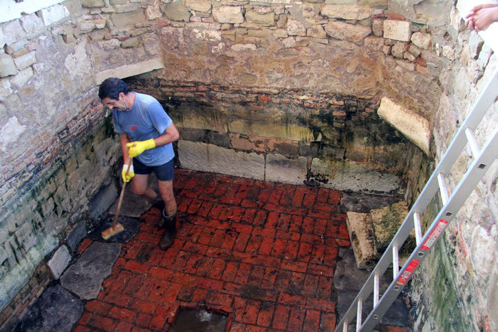 Karma:Počela akcija čišćenja Carske fontane Karma:Počela akcija čišćenja Carske fontane