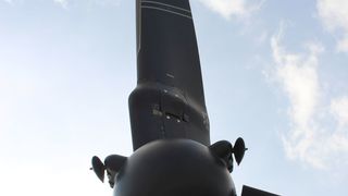 Djelatnici iz vojarne u Zemuniku obišli američke Osprey-e Djelatnici iz vojarne u Zemuniku obišli američke Osprey-e