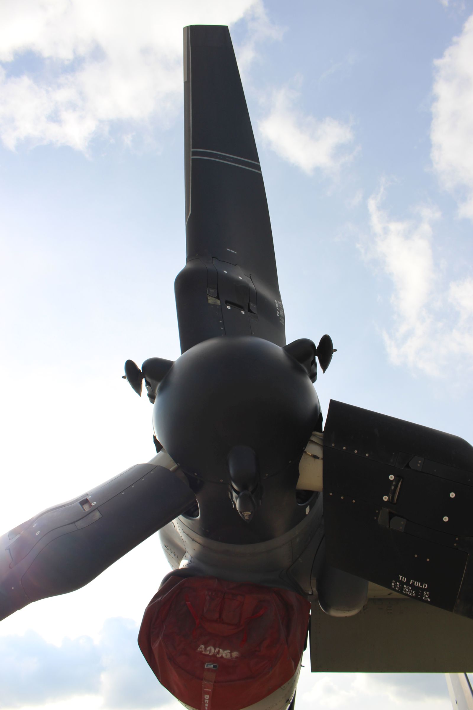 Djelatnici iz vojarne u Zemuniku obišli američke Osprey-e Djelatnici iz vojarne u Zemuniku obišli američke Osprey-e