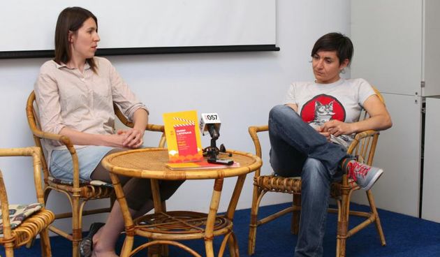 Centar za mirovne studije organizirao je tribinu s Mimom Simić, spisateljicom, filmskom kritičarkom i aktivistkinjom, porijeklom iz Zadra. Na tribini je najavljen filmski i umjetnički festival koji ce se uskoro odrzati u kuli Stojana Jankovića u Islamu Gr