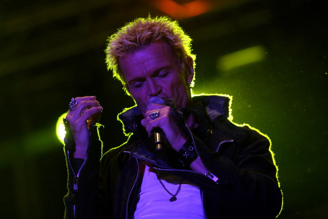 Zagreb, 210610.
Na Jarunu se od 21.-23.06. odrzava glazbeni spektakl T-Mobile INmusic festival na kojem ce nastupiti mnogobrojni izvodjaci kako iz zemlje tako i svijeta.
Danas se odrzao drugi dan.
Na slici: Billy Idol.
Foto: Neja Markicevic / CROPIX Zagreb, 210610.
Na Jarunu se od 21.-23.06. odrzava glazbeni spektakl T-Mobile INmusic festival na kojem ce nastupiti mnogobrojni izvodjaci kako iz zemlje tako i svijeta.
Danas se odrzao drugi dan.
Na slici: Billy Idol.
Foto: Neja Markicevic / CROPIX