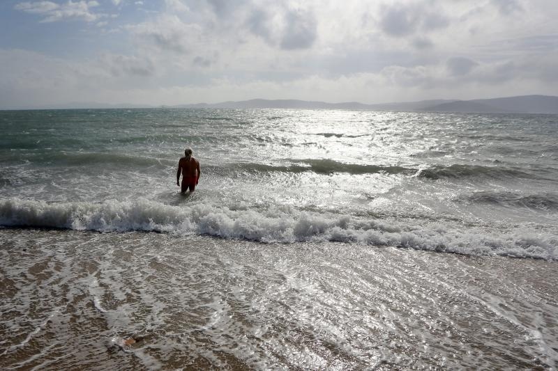 Zadar: Surferi uživaju u valovima koje je prouzročilo snažno jugo, Photo: Filip Brala/PIXSELL