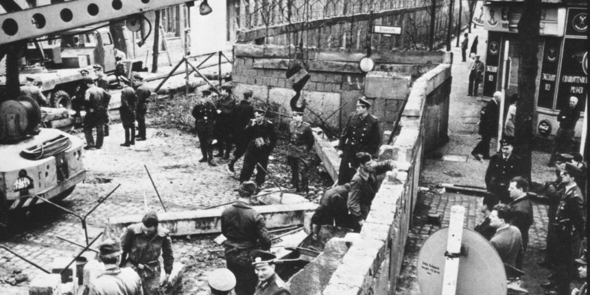 Berlinski zid izgradnja