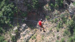 Rap jumping, Crveno jezero