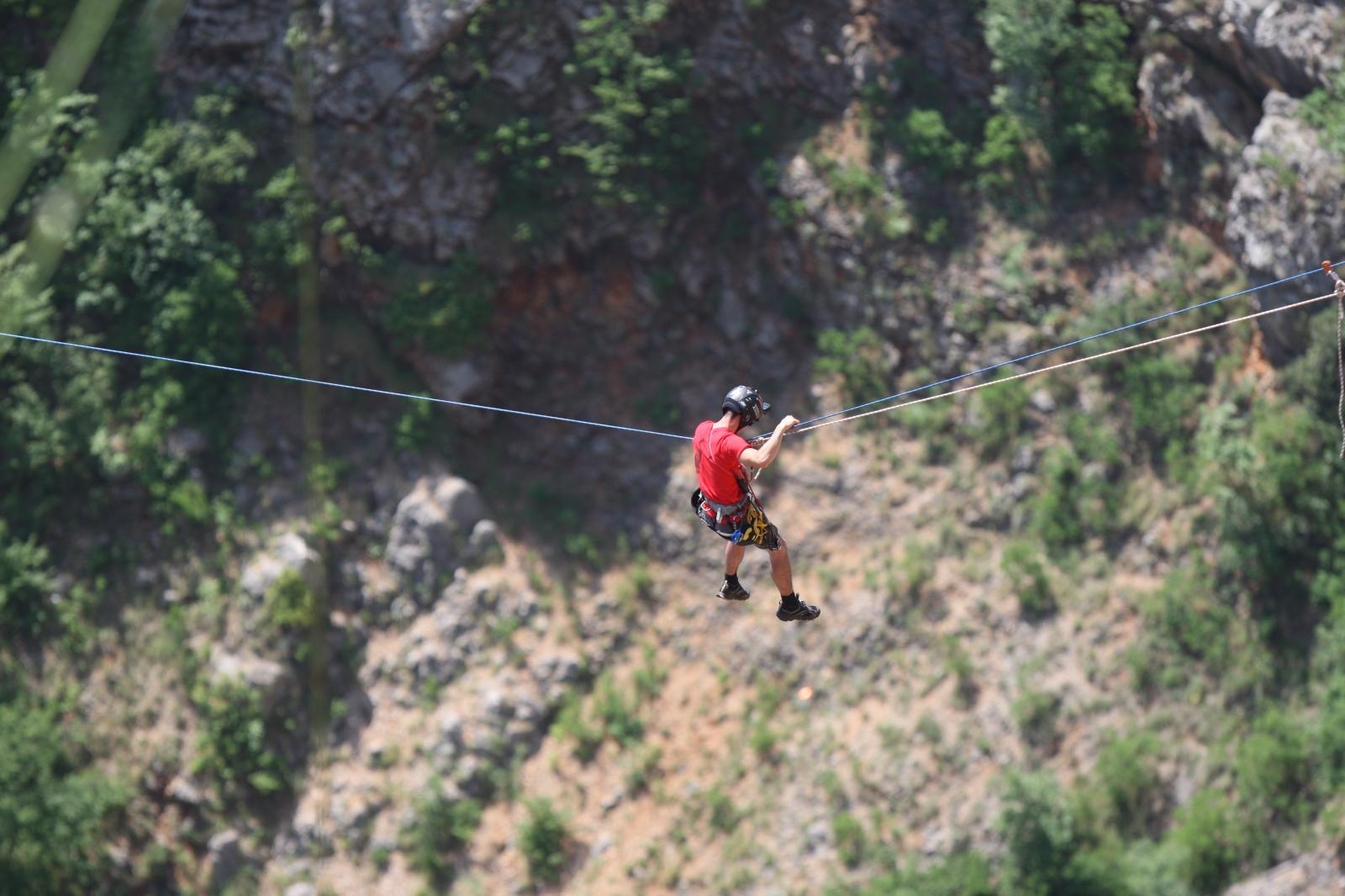 Rap jumping, Crveno jezero