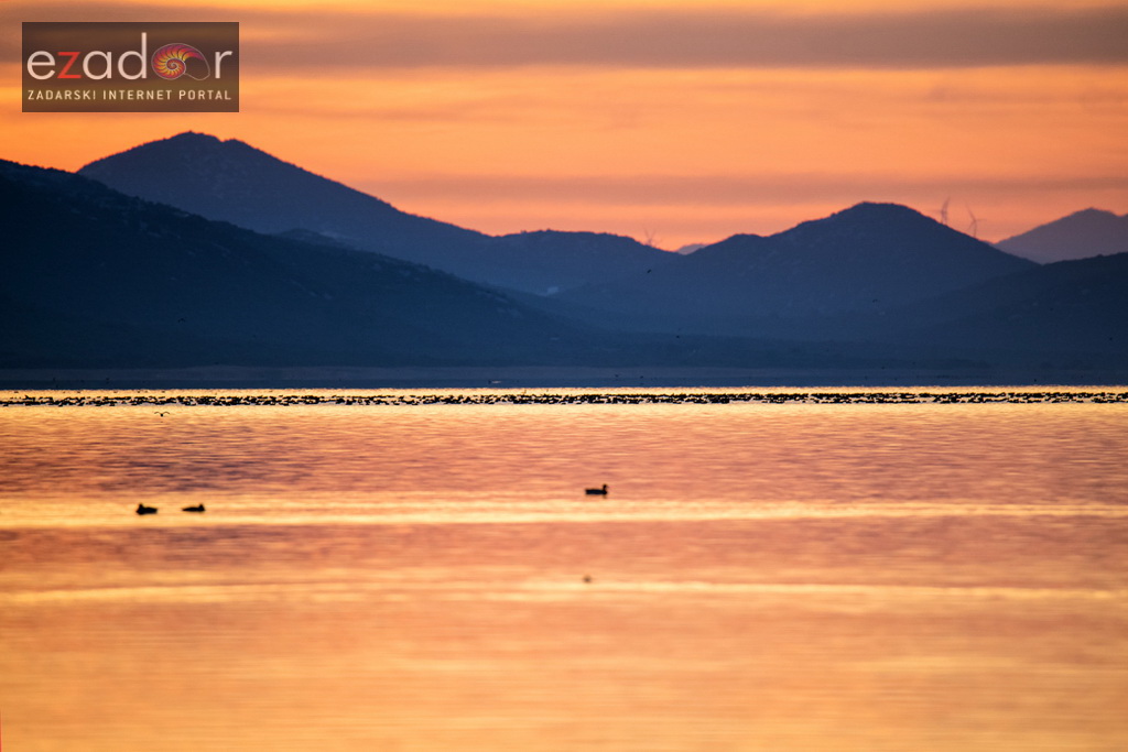 Zlatna nedjeljna zora na Vranskom jezeru