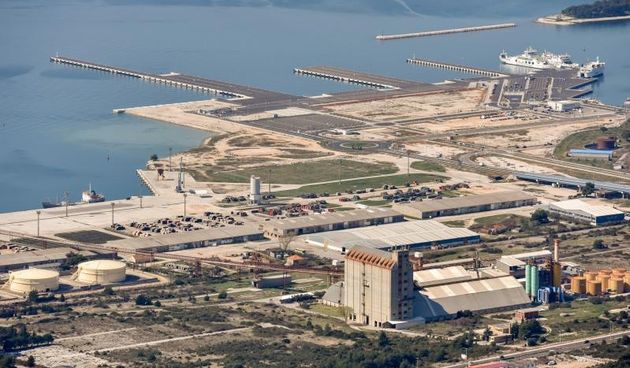 Industrijski dio luke Gazenica iz zraka. Photo: Dino Stanin/PIXSELL