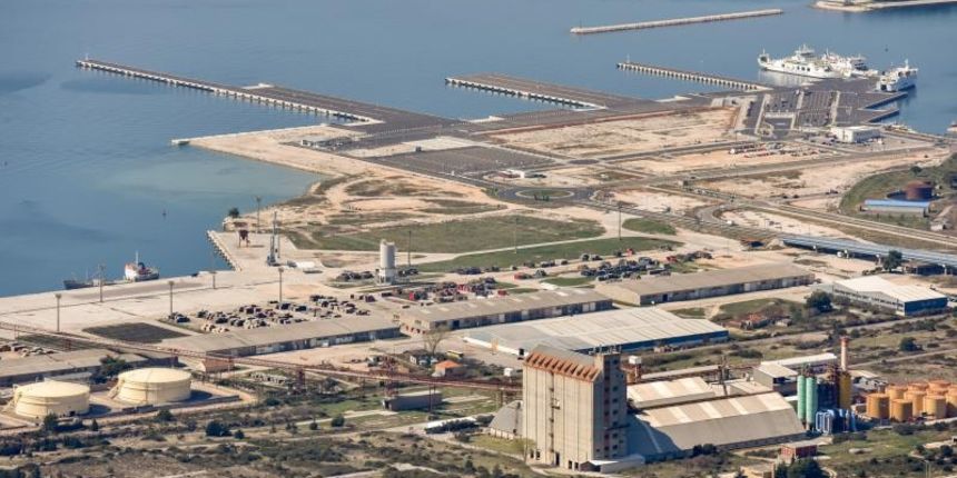 Industrijski dio luke Gazenica iz zraka. Photo: Dino Stanin/PIXSELL