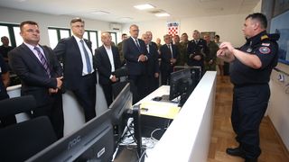 Plenković posjetio Centar za koordinaciju, vođenje i gašenje požara na priobalju Plenković posjetio Centar za koordinaciju, vođenje i gašenje požara na priobalju