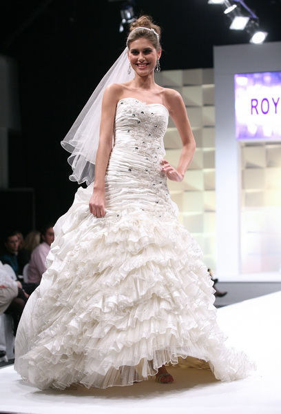 Zagreb, 040211. 
Arena Zagreb, Laniste.
13. Sajam vjencanja, velika modna revija sa modelima modne agencije Sandra. 
Na slici: kreacije Royal Bride.
Foto: Biljana Gaurina / CROPIX