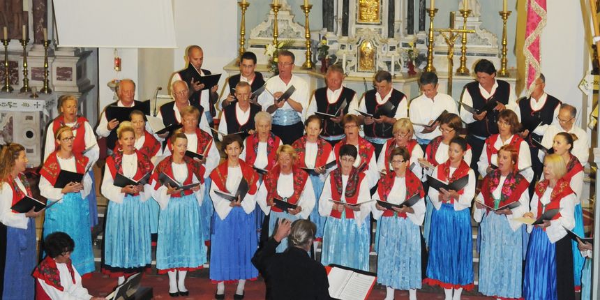 Župni pjevački zbor Sveti Mihovil iz Murtera Župni pjevački zbor Sveti Mihovil iz Murtera