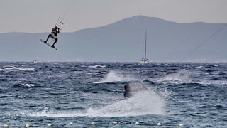 Kiteri i surferi uživali u jakom jugu