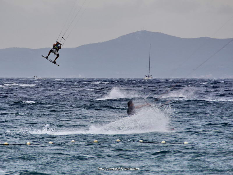 Kiteri i surferi uživali u jakom jugu
