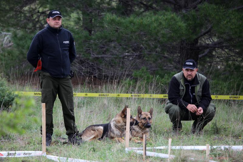 11. medjunarodni simpozij MINE ACTION 2014 odrzan je na podrucju nekadasnje vojne baze Sepurine, gdje su predstavljeni nacini u razminiravanju. Photo: Filip Brala/PIXSELL 11. medjunarodni simpozij MINE ACTION 2014 odrzan je na podrucju nekadasnje vojne baze Sepurine, gdje su predstavljeni nacini u razminiravanju. Photo: Filip Brala/PIXSELL