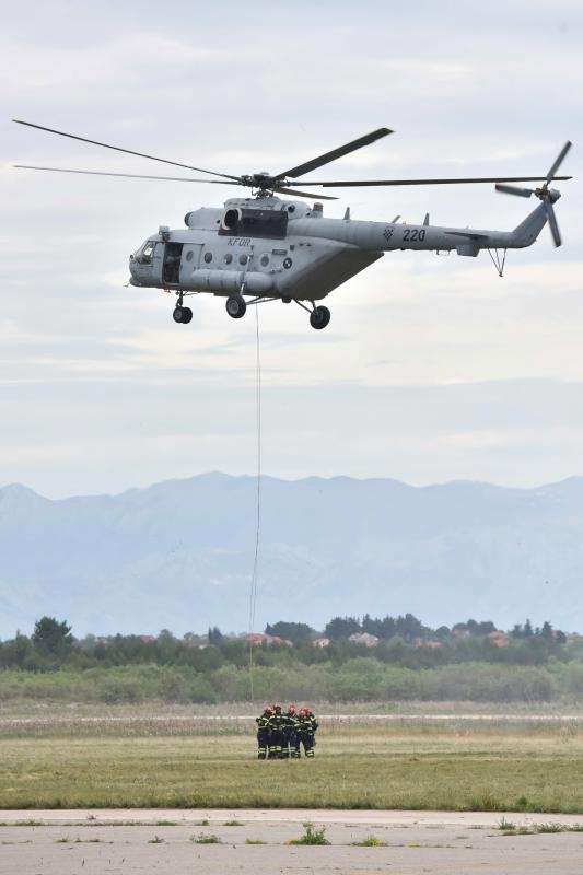 U sklopu Medjunarodne konferencije o gasenju pozara iz zraka (Aerial Firefighting Conference), u zrakoplovnoj bazi HRZ Zemunik odrzala se pokazna vjezba na kojoj su sudjelovali protupozarni avioni i helikopteri iz sastava 93. zrakoplovne baze u Zemuniku, U sklopu Medjunarodne konferencije o gasenju pozara iz zraka (Aerial Firefighting Conference), u zrakoplovnoj bazi HRZ Zemunik odrzala se pokazna vjezba na kojoj su sudjelovali protupozarni avioni i helikopteri iz sastava 93. zrakoplovne baze u Zemuniku,