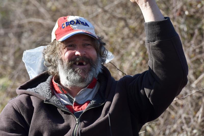 Zadarski performer Enio Mestrovic predstavio projekt “Vrata Zadra” – sjeverni portal. Rijec je o jos jednom performansu, u kojemu se na svoj osebujan nacin Mestrovic osvrnuo na lokalne teme. Photo: Dino Stanin/PIXSELL Zadarski performer Enio Mestrovic predstavio projekt “Vrata Zadra” – sjeverni portal. Rijec je o jos jednom performansu, u kojemu se na svoj osebujan nacin Mestrovic osvrnuo na lokalne teme. Photo: Dino Stanin/PIXSELL