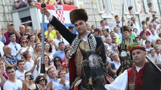 Slavodobitnik 302. Alke je Alen Poljak, od predsjednice dobio zlatni prsten s hrvatskim grbom